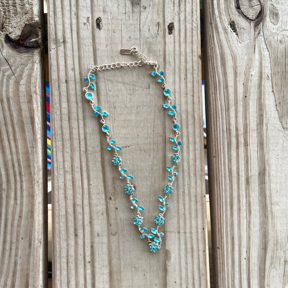 Blue flower necklace